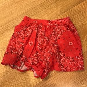 ⚠️SOLD⚠️ Hollister flowy shorts!